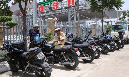 Vụ 30 mô tô đi vào cao tốc: Danh sách 24 xe còn lại được CSGT mời lên làm việc